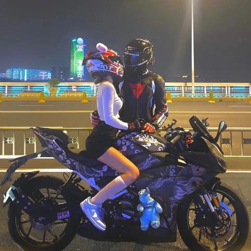 机车情侣头像一男一女 机车情侣头像一男一女图片卡通