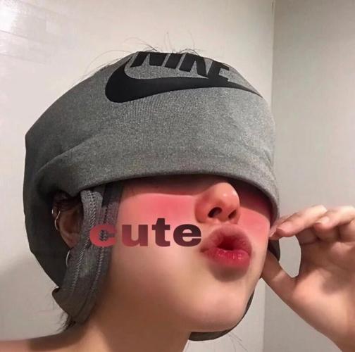 可爱搞怪ins头像小孩 可爱ins头像卡通小女孩