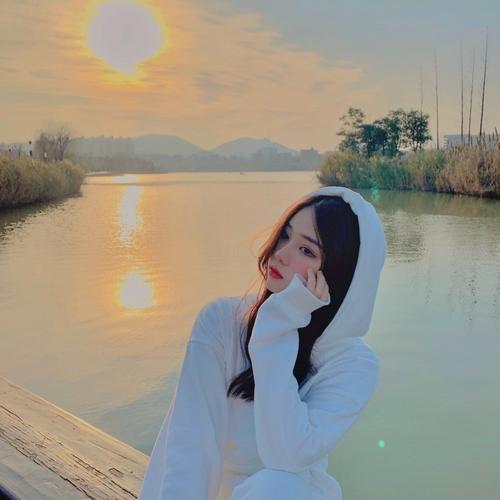 海边女生头像 海边女生头像图片动漫