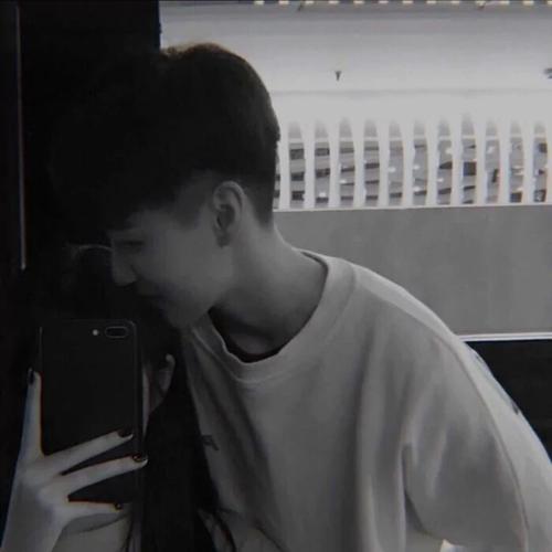 高清黑白情侣头像一男一女 黑白色情侣头像一男一女一人一张高清