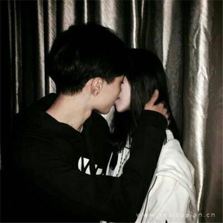 漂亮情侣亲吻大全幸福 我已经在努力了你不要喜欢别人图片