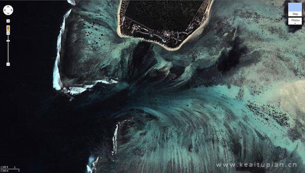 高清壮观的海底瀑布风景壁纸图片