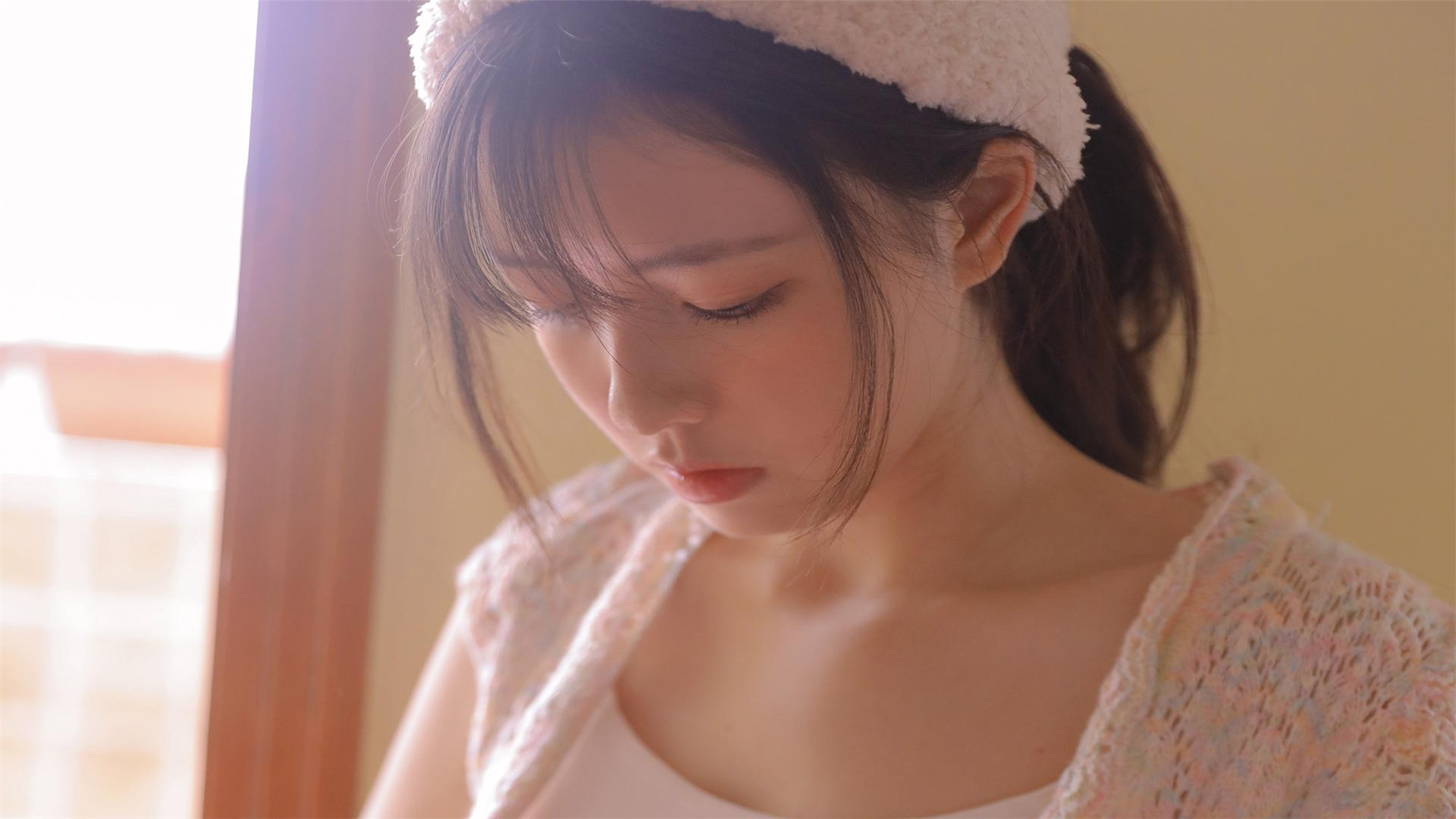 唯美可爱少女吊带性感高清图片桌面壁纸