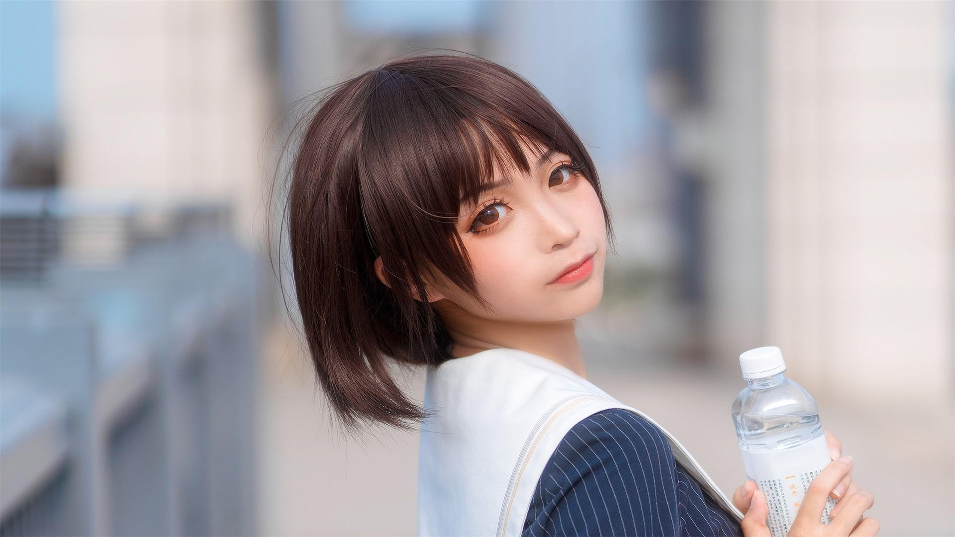 唯美清纯可爱短发美女高清图片桌面壁纸