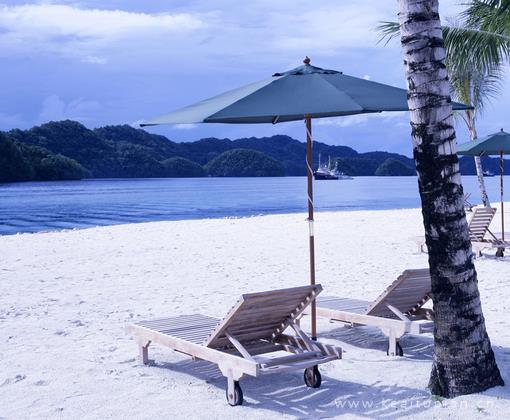 海浪拍打着沙滩的唯美风景壁纸图片大全