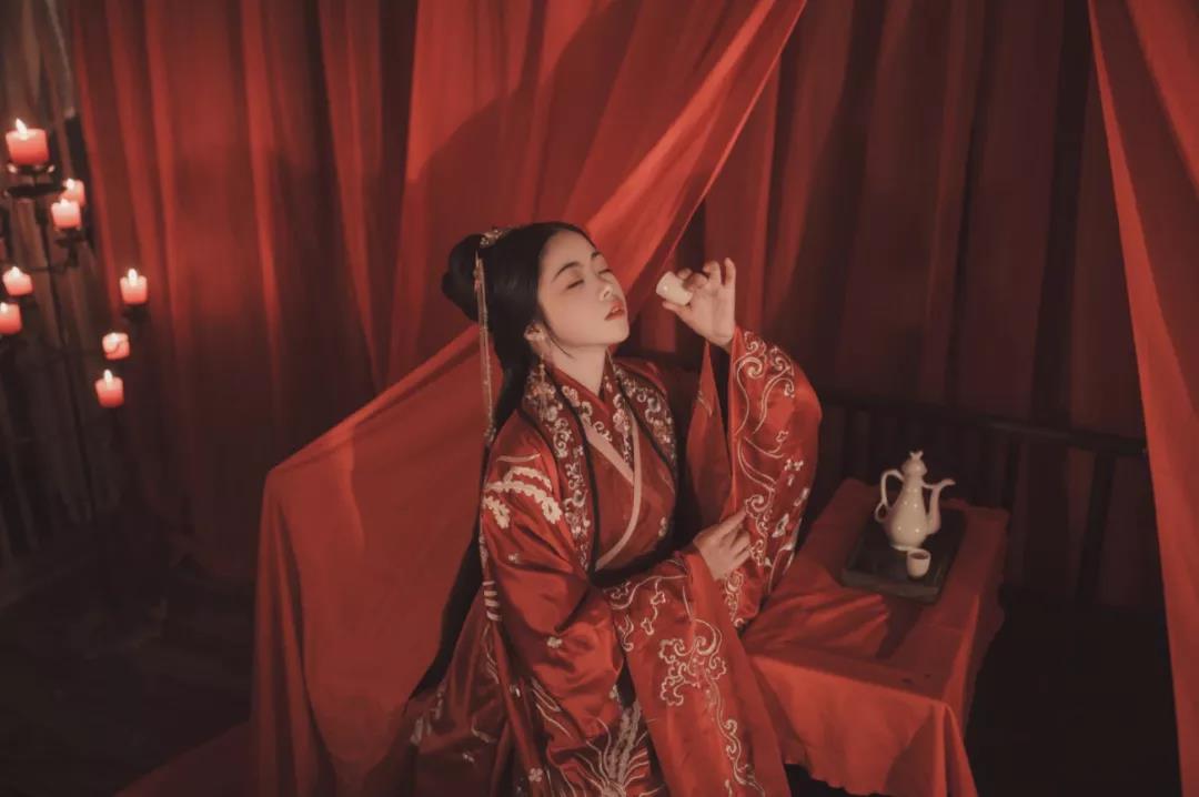 娶妻慎娶伤官女，嫁汉慎嫁劫财郎，结婚是一生大事，谨慎为好