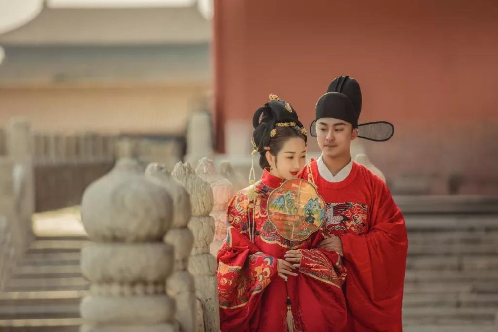 男命婚姻不顺的八字特征！