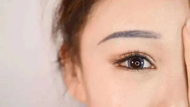 眉毛风水：上缺伤情下缺伤财，命中注定财情两缺的眉相有你吗？