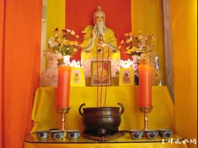 家中供神却不能顺心随愿，所谓请神容易送神难，切记三思！