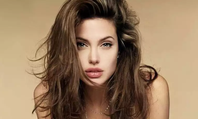 嘴唇厚的女人命运如何？事业、财富与福气解析