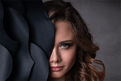 女生右鼻子有痣好吗？靠近人中得痣好吗？