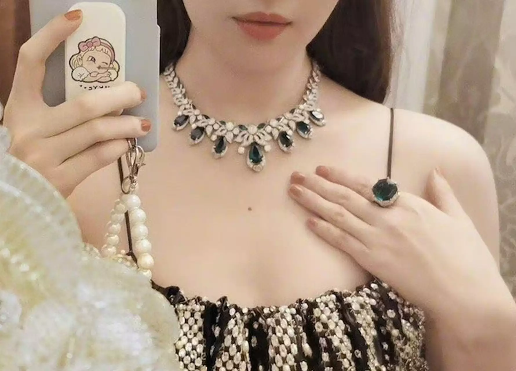 胸前有痣的人代表什么？位置不同寓意大揭秘