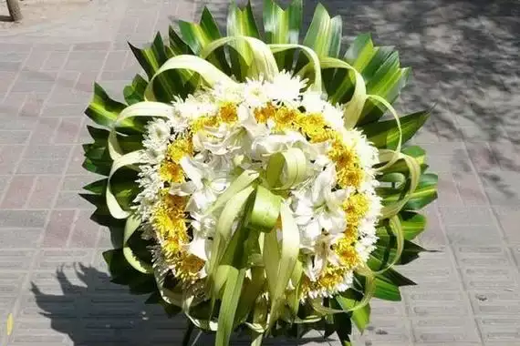 梦见花圈是什么意思？做这样的梦好不好