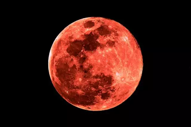 红月亮意味着什么？民间传说与科学真相