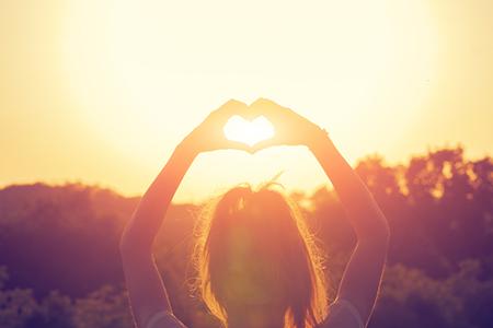 马年属鸡的如何提升桃花运