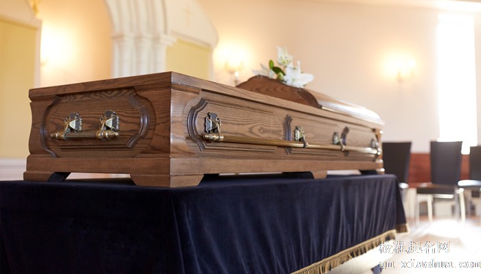 梦见别人抬棺死人