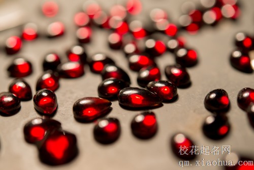 十二月份的生辰石详解，象征爱情的红宝石是七月生辰石