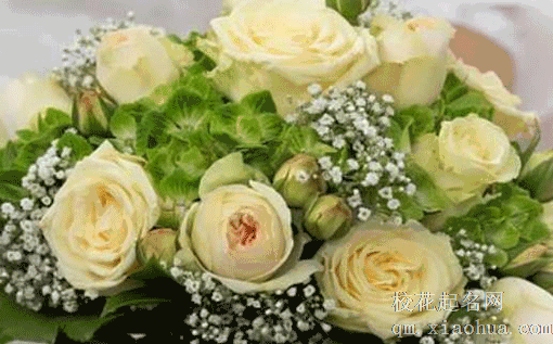 订婚女方家需要布置吗 婚房挂拉花新人情意绵长