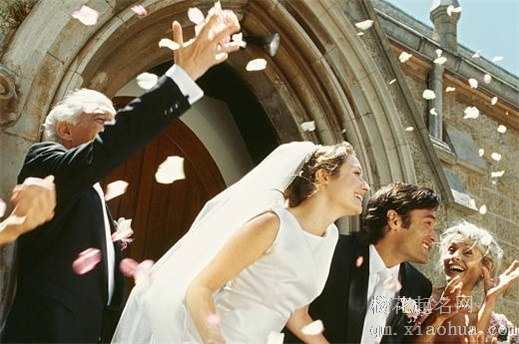 女儿结婚妈妈穿什么衣服合适 造型优雅的旗袍最佳