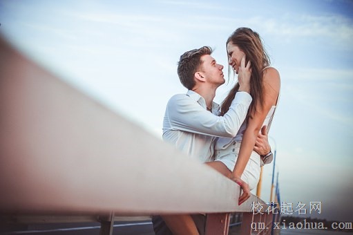 梦见前男友一身白装