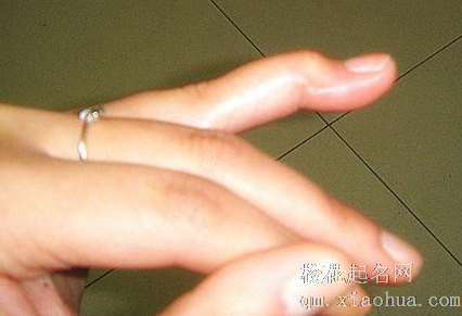 梦见别人手指头断了