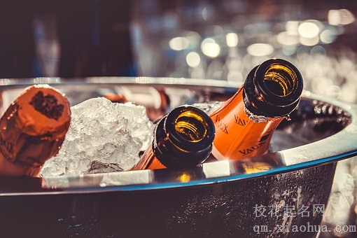 梦见喝白酒是怎么回事