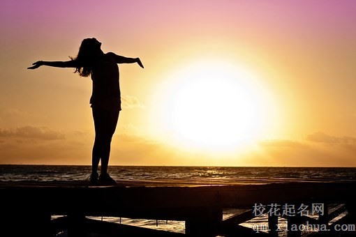 梦见一个不穿衣服的人