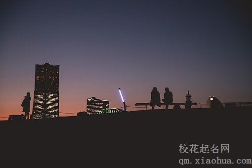 梦见死去的人回家暗示什么