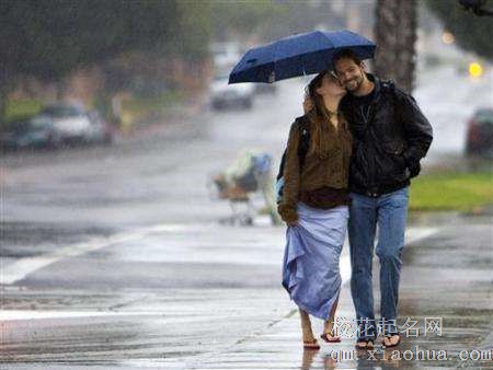 梦见与情人在雨中步行周公解梦，梦见与情人在雨中步行是什么意思