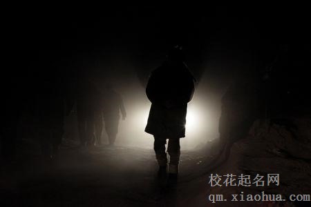 梦见在黑暗中行走周公解梦，梦见在黑暗中行走是什么意思？