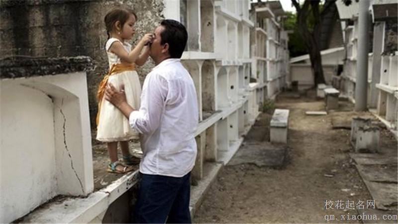 梦见已故的父亲 死去的父亲周公解梦，梦见已故的父亲 死去的父亲