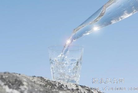 梦见倒水周公解梦，梦见倒水是什么意思？
