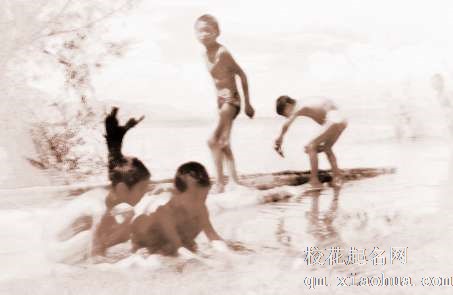 梦见河里抓鱼　周公解梦之梦到河里抓鱼