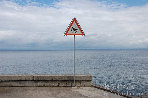 梦见掉进水里了