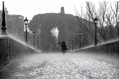 梦见下雨淋湿自己是什么意思