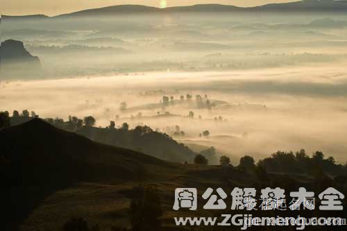 梦见雾气缭绕的坟地