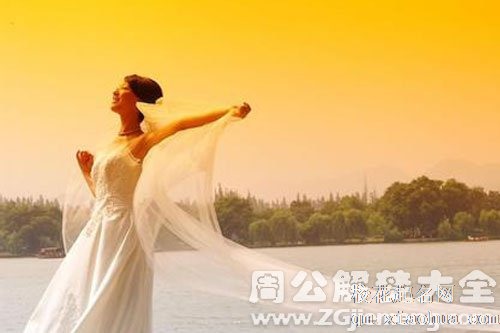 梦见自己穿婚纱拍照