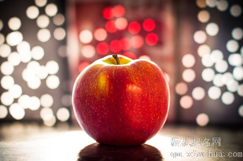 梦见苹果都切成两半了