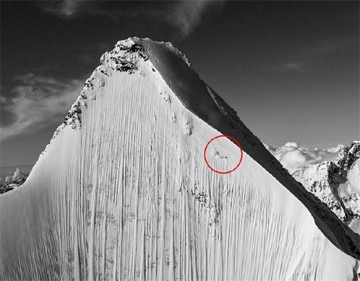 世界上最惊险的滑雪运动 从13000英尺山峰滑下(叶尔明
