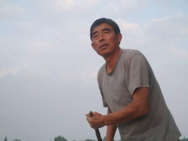 河南农村父亲打儿子