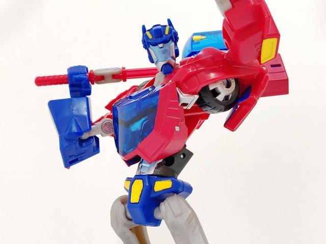 介绍变形金刚擎天柱各种玩具