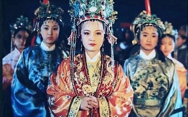 原创红楼梦：元春封妃后，贾政又往东宫谢恩，东宫住的人是谁？