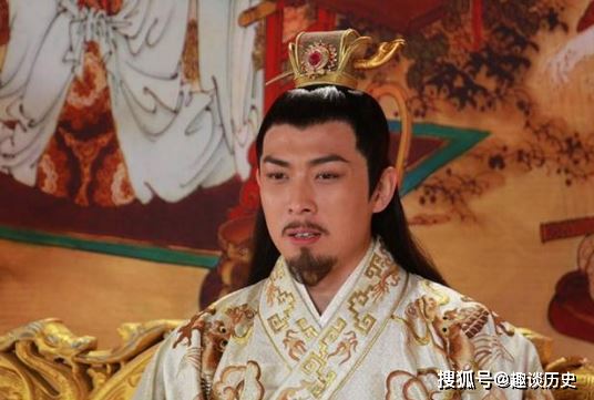 原创将军白天保护皇帝，夜晚翻墙出宫打家劫舍，皇帝：忠臣