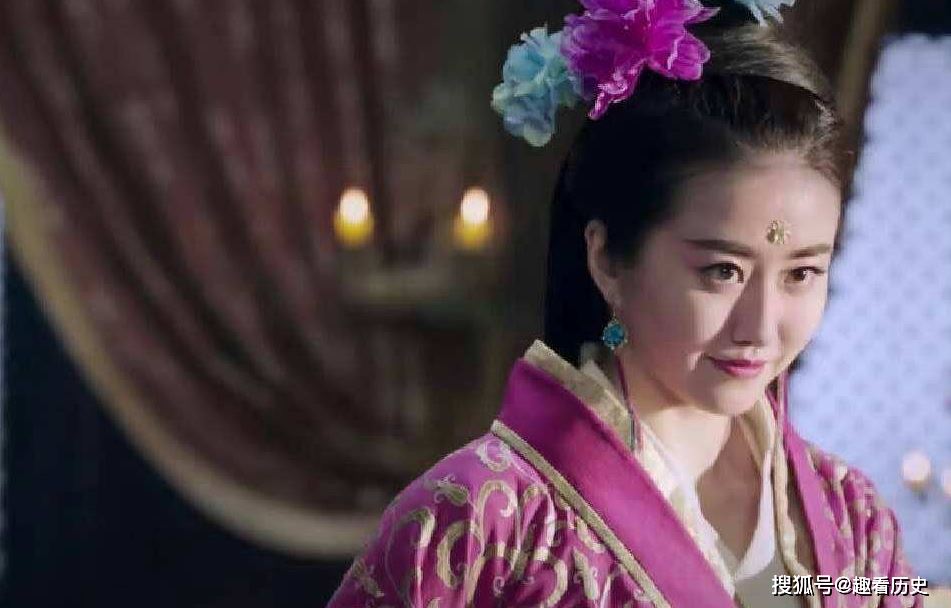 原创做皇后难，做好皇后更难：张七姐因手极美成为皇后，却因直言被废