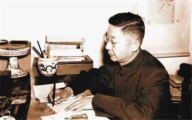 原创老舍不舍原配，赵清阁留书：各据一城，永不相见；一人独身至老