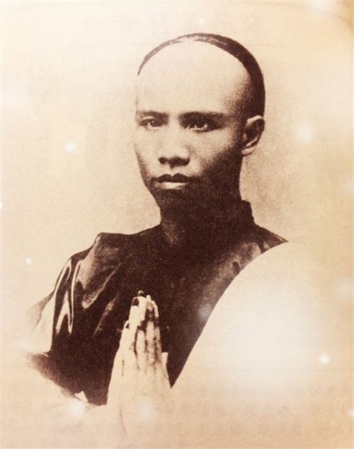 原创谭嗣同：被砍了30多刀才断气，围观百姓拍手叫好，还向他扔臭鸡蛋