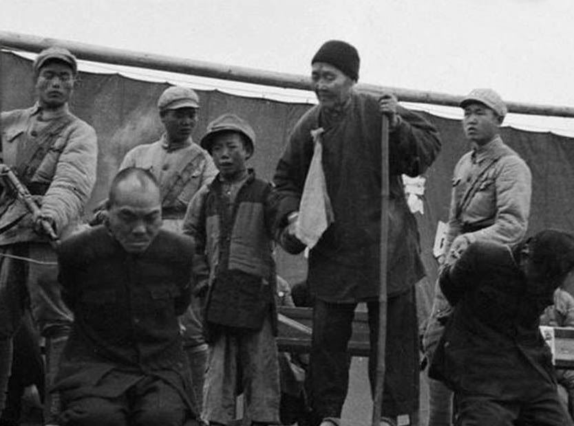 原创这个大特务靠敷“面膜”，骗过了解放军，却被老百姓认了出来