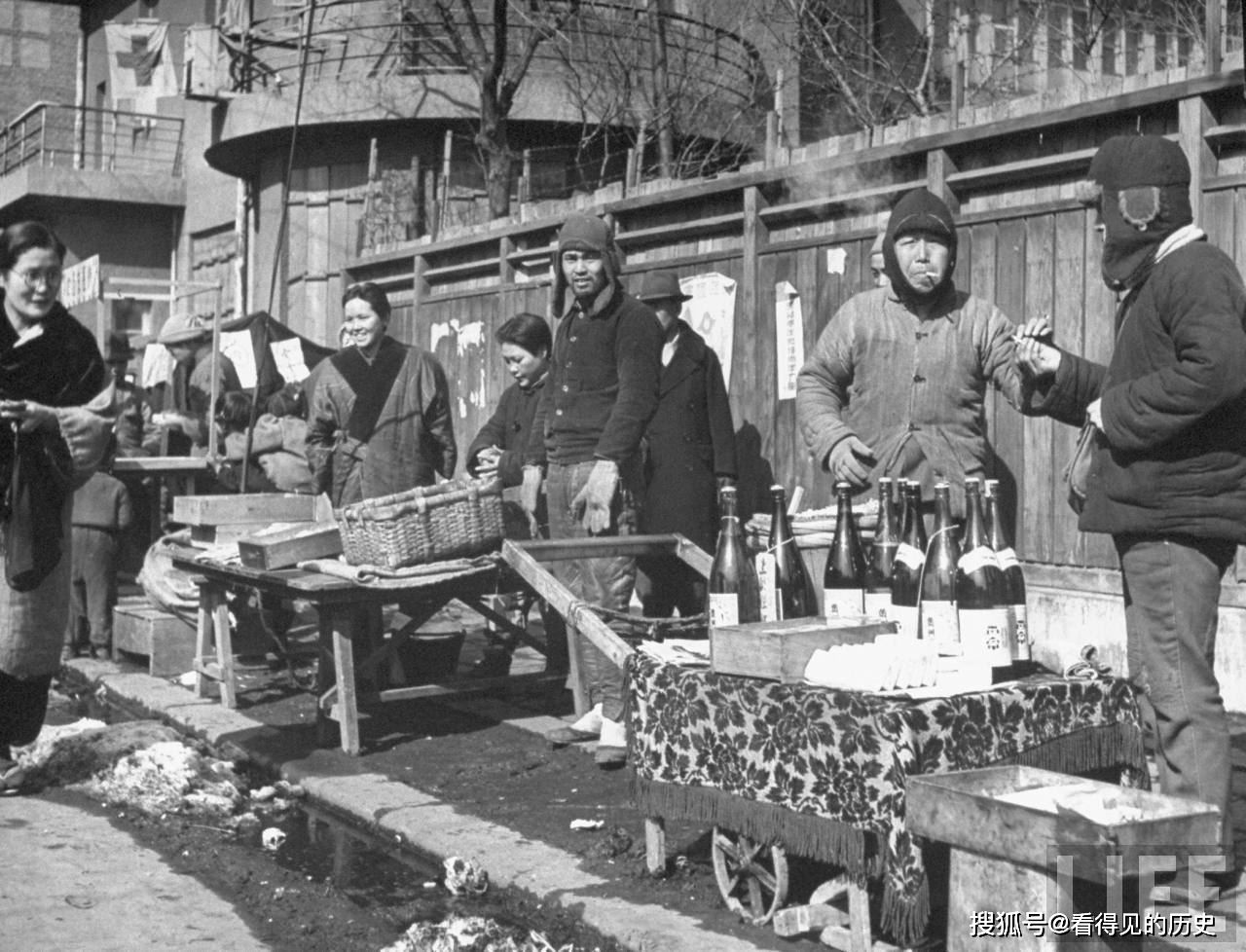 原创老照片二战投降后沈阳东北的日本人变卖家产度日