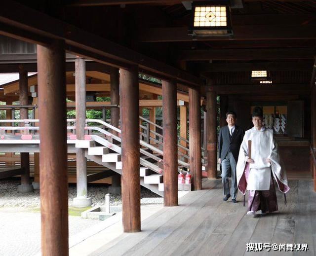 原创安倍晋三自曝参拜靖国神社，此前一直供奉祭品，渴望洗刷战败耻辱