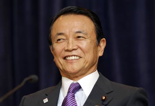 原创两次叫错菅义伟的姓，麻生太郎是“口误”还是故意的？